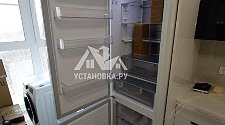 Перевесить двери с электронным дисплеем на новом отдельно стоящем холодильнике