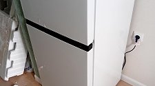 Установить новый отдельно стоящий холодильник