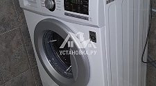 Установить отдельно стоящую стиральную машину LG в ванной комнате