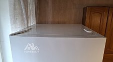 Установить холодильник и перенавесить на нём двери