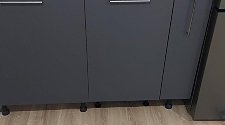 Установить отдельностоящую стиральную машину