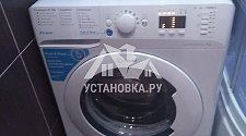 Установить на готовые коммуникации в ванной стиральной машины Indesit