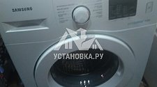 Установить отдельностоящую стиральную машину Samung ww60h2200ew в ванной комнате