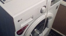 Установить стиральную отдельностоящую машину LG в ванной комнате