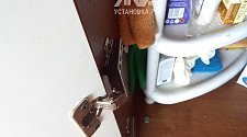 Отремонтировать дверцу шкафчика