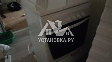 Установить отдельностоящий холодильник с перевесом дверей (без дисплея), газовую плиту и в ванной комнате отдельностоящую стиральную машину