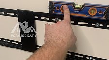 Установить/подвесить и настроить телевизор