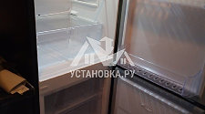 Установить отдельностоящий холодильник
