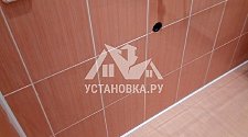 Установить новую отдельностоящую в ванной стиральную машину на готовые коммуникации