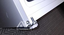 Перевесить двери на холодильнике