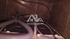 Установить на готовые коммуникации отдельностоящую стиральную машину Hotpoint Ariston