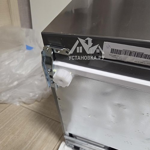 Перенавесить двери холодильника