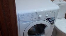Установить в ванной отдельностоящую стиральную машину Indesit IWSB 5085