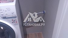 Установить в коридоре отдельностоящую стиральную машину Аристон на готовые коммуникации