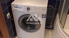 Установить новую отдельностоящую в ванной на готовые коммуникации стиральную машину фирмы Indesit