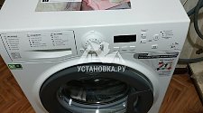 Установить на кухне отдельно стоящую стиральную машину HOTPOINT-ARISTON VMUF501B на готовые коммуникации