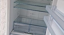 Установить холодильник и перенавесить на нём двери