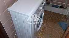 Установить отдельностоящую стиральную машину Индезит 4105 в ванной комнате