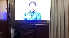 Установить/подвесить и настроить телевизор
