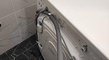 Установить отдельностоящую стиральную машину
