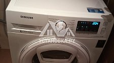 Установить новую стиральную машину Samsung в ванной комнате на подготовленное место