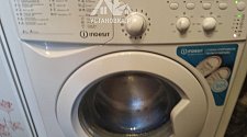 Установить новую стиральную машину Indesit на готовые коммуникации на кухне