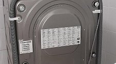 Установить отдельно стоящую стиральную машину Haier HW80-BP14979S в ванной комнате