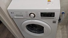 Установить отдельно стоящую стиральную машину LG F1296WDS0 в ванной комнате
