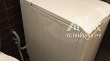 Демонтировать и установить отдельно стоящую стиральную машину Аристон в ванной комнате