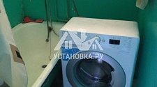 Установить в ванной комнате на готовые коммуникации стиральную машину Indesit BWUA 51051 L B