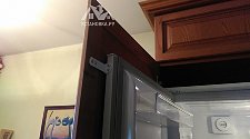 Осуществить установку встроенного холодильника