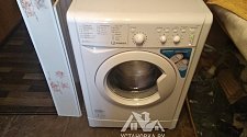 Установить новую стиральную машину Indesit на готовые коммуникации на кухне