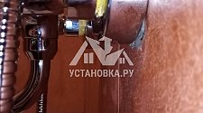 Демонтировать и установить новый настенный смеситель в ванной