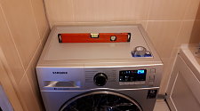 Установить отдельностоящую стиральную машину Samsung WW65J42E0HS в ванной комнате