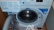 Установить  отдельно-стоящую стиральную машину 