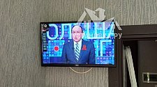 Установить/подвесить и настроить телевизор