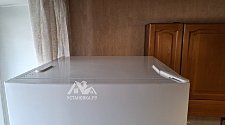 Установить холодильник и перенавесить на нём двери