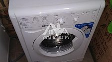 Установить отдельностоящую стиральную машину Indesit  в ванной