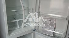 Установить холодильник отдльностоящий и перевесить на нём двери