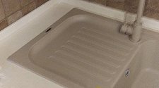 Установить накладную мойку и смеситель