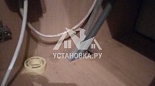 Установить на кухне отдельностоящую стиральную машину Индезит на готовые коммуникации на место прежней