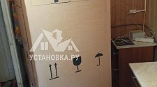 Установить холодильник, перенавесить двери холодильника