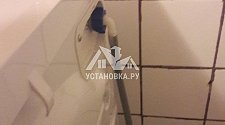 Установить новую отдельно стоящую в ванной стиральную машину на готовые коммуникации