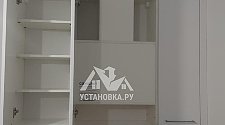 Установить отдельностоящую стиральную машину