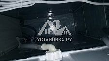 Установить отдельно стоящую в ванной комнате новую стиральную машину Whirlpool