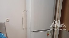 Установить новый отдельно стоящий холодильник