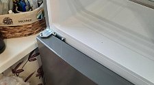 Перевесить двери на холодильнике