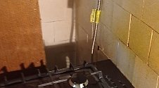 Установить стиральную машину и газовую плиту