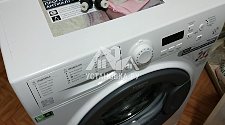 Установить на кухне отдельно стоящую стиральную машину HOTPOINT-ARISTON VMUF501B на готовые коммуникации