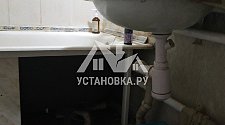 Установить в ванной комнате отдельностоящую стиральную машину Индезит на готовые коммуникации